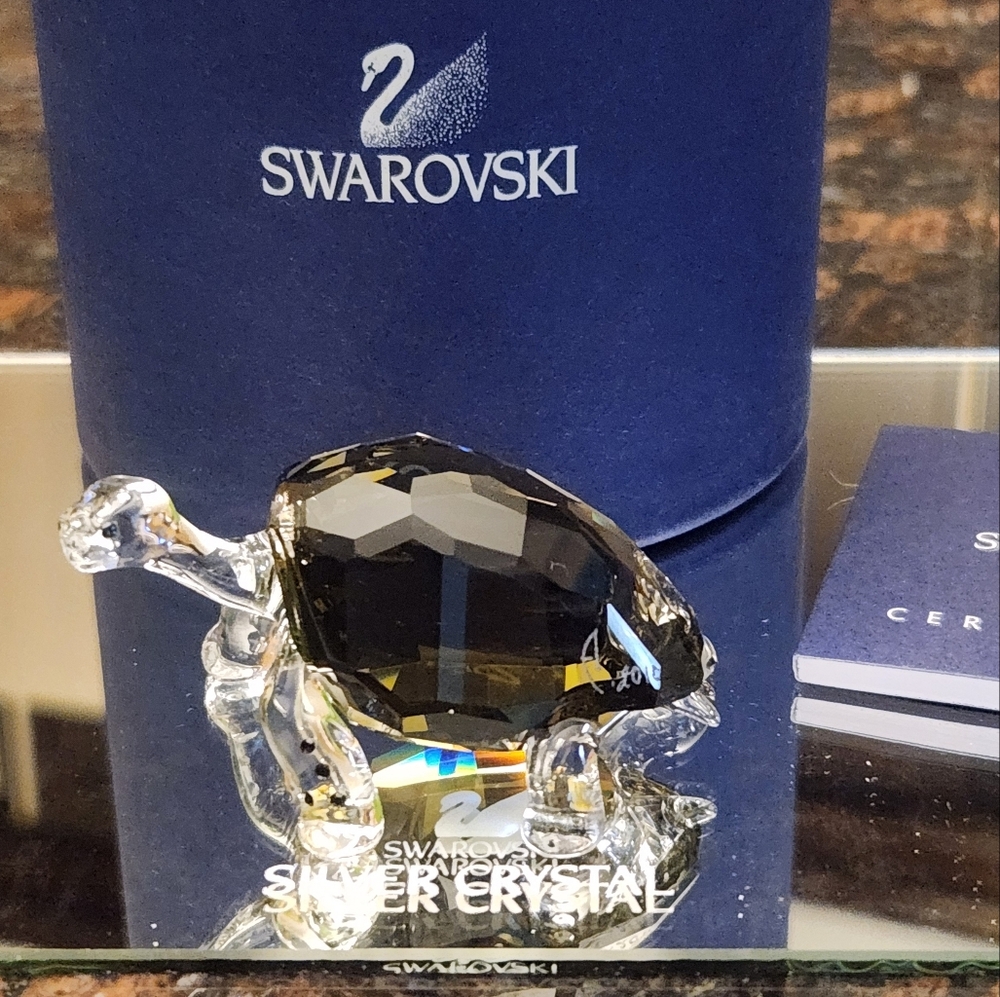 SIGNED Swarovski SCS Event Figurine Galapagos Tortoise Figurine in Box 2010